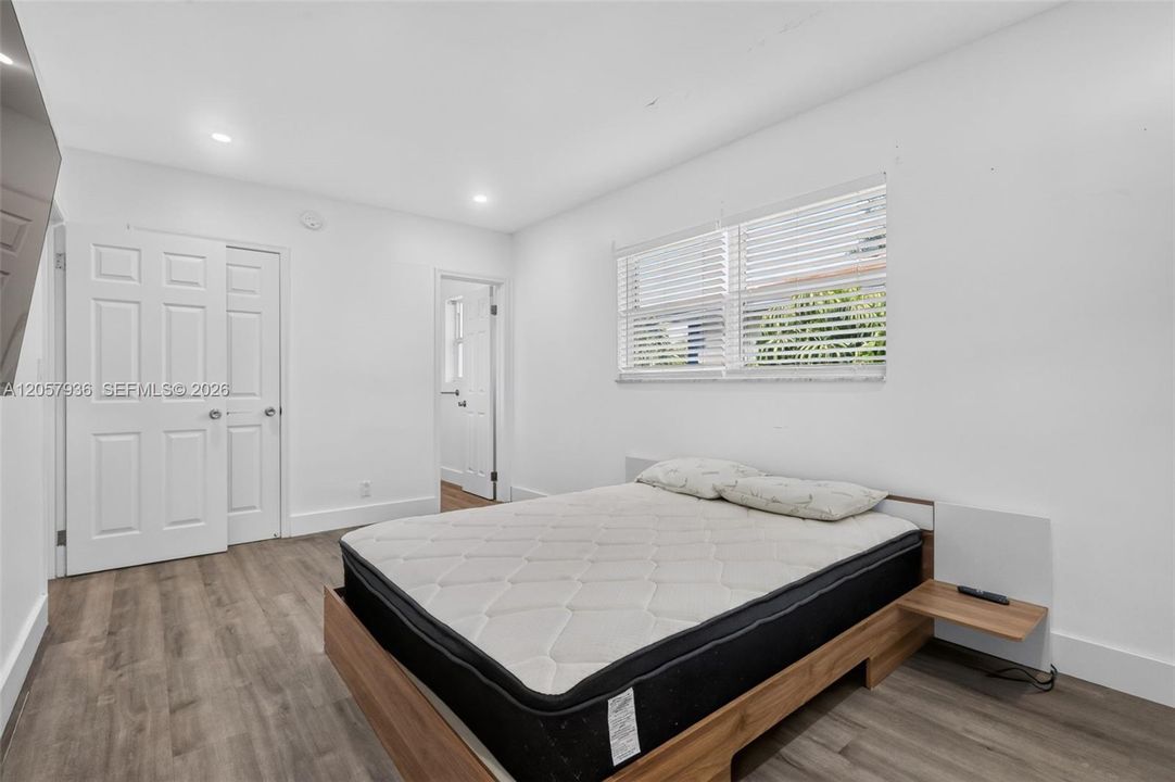 На продажу: $425,000 (2 спален, 2 ванн, 1007 Квадратных фут)