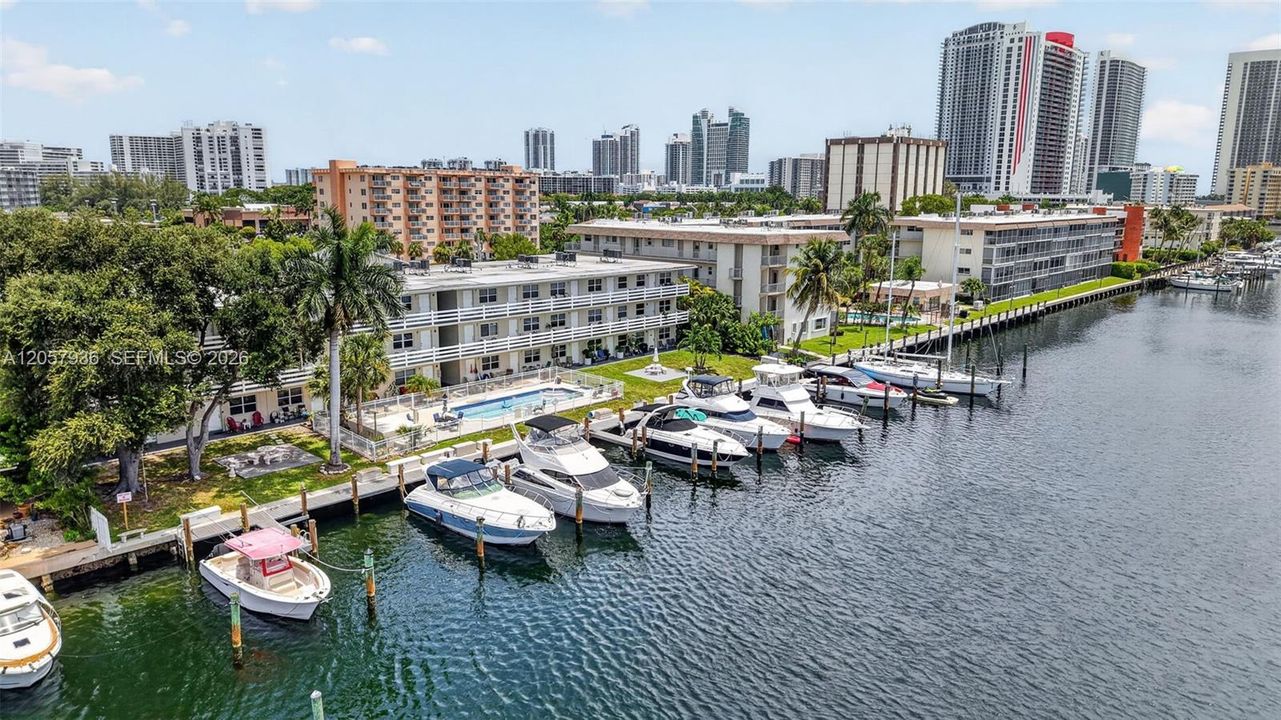 На продажу: $425,000 (2 спален, 2 ванн, 1007 Квадратных фут)