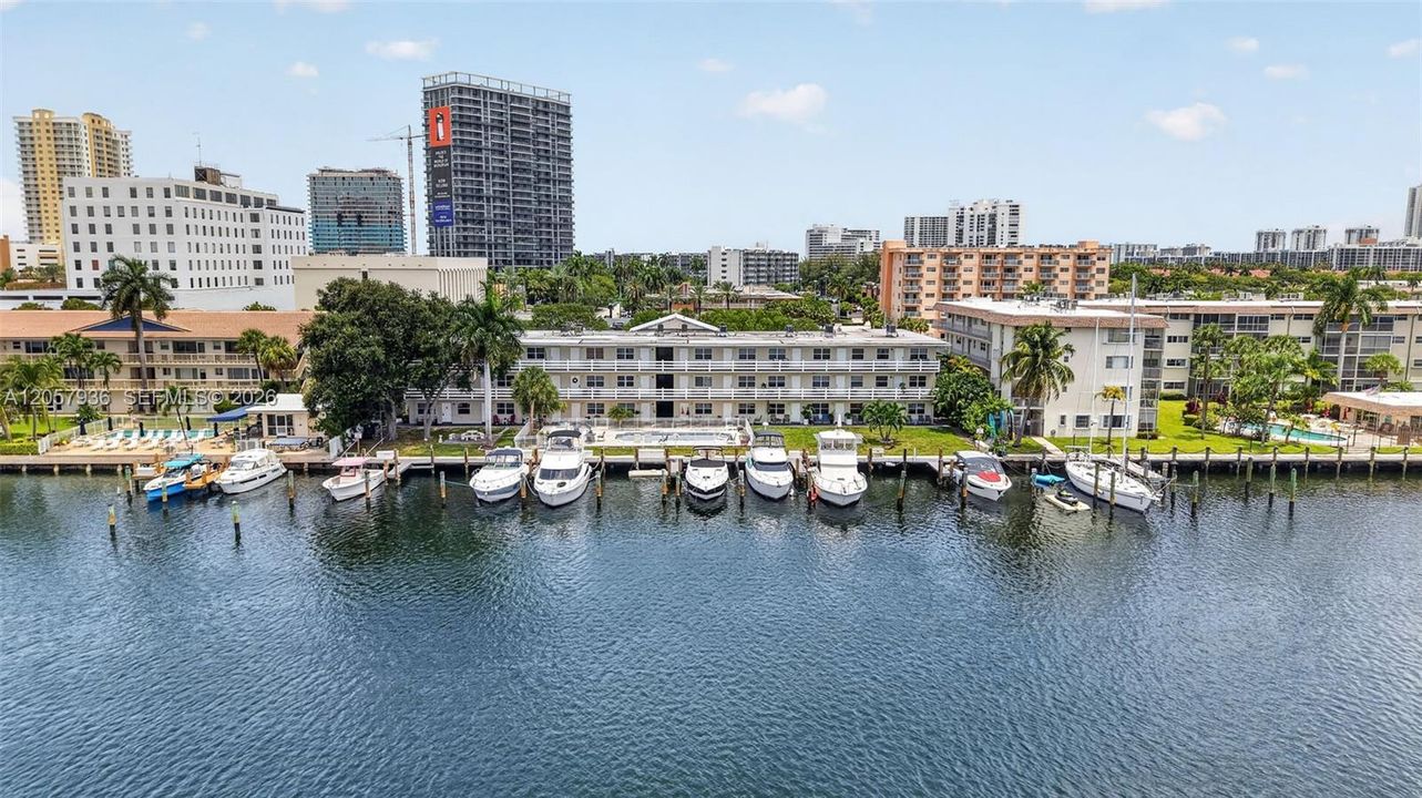 На продажу: $425,000 (2 спален, 2 ванн, 1007 Квадратных фут)