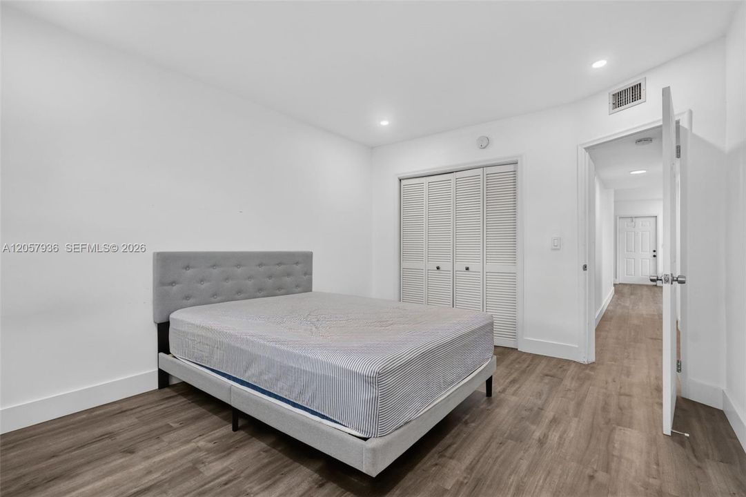 На продажу: $425,000 (2 спален, 2 ванн, 1007 Квадратных фут)