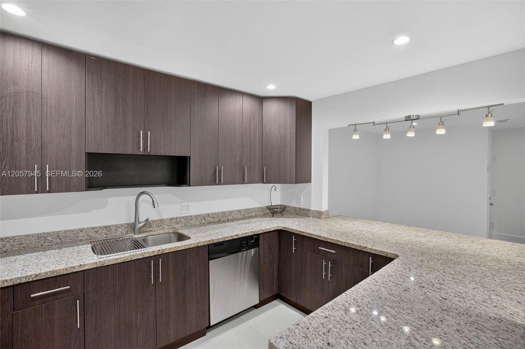 В аренду: $2,650 (3 спален, 2 ванн, 1227 Квадратных фут)