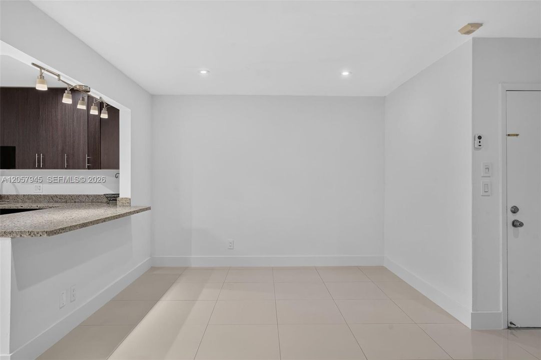 В аренду: $2,650 (3 спален, 2 ванн, 1227 Квадратных фут)
