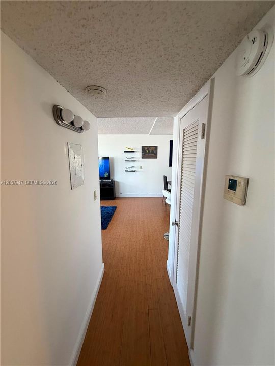 В аренду: $1,800 (1 спален, 1 ванн, 825 Квадратных фут)