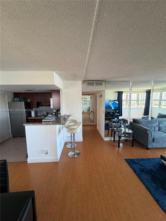 В аренду: $1,800 (1 спален, 1 ванн, 825 Квадратных фут)