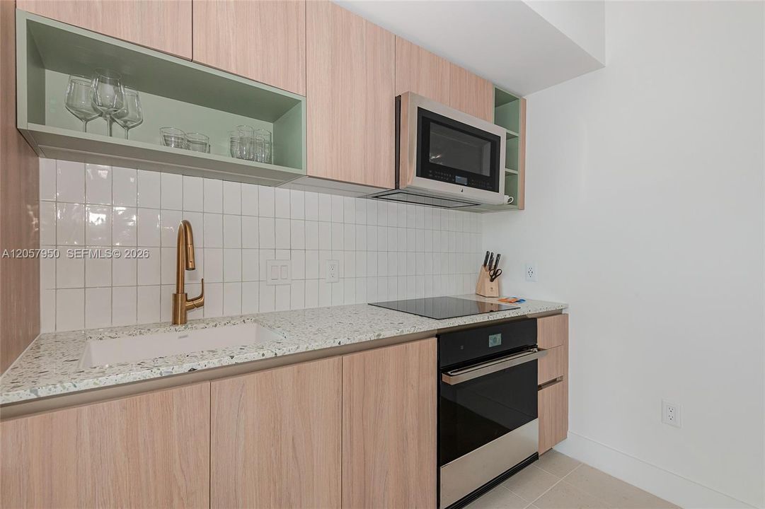 В аренду: $2,950 (1 спален, 1 ванн, 439 Квадратных фут)