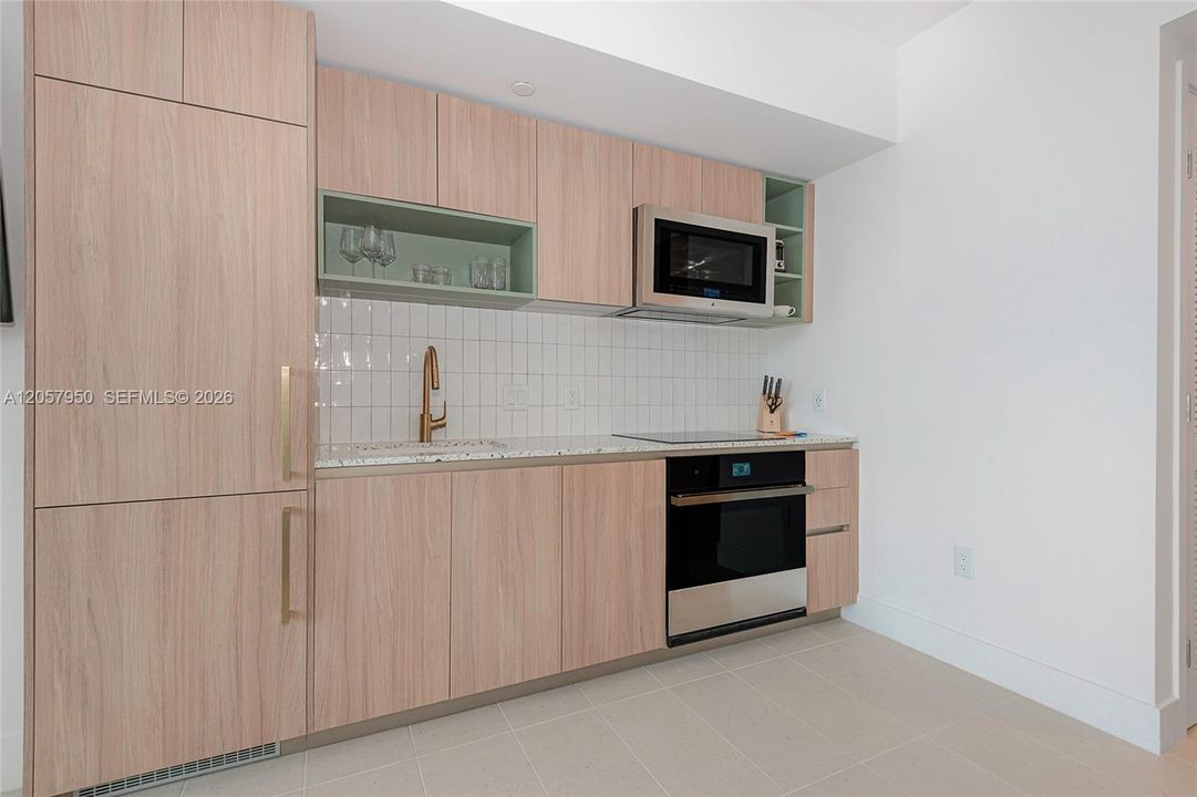 В аренду: $2,950 (1 спален, 1 ванн, 439 Квадратных фут)