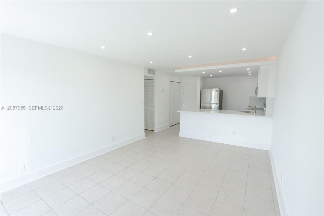 For Rent: $1,750 (1 beds, 1 baths, 605 Square Feet)