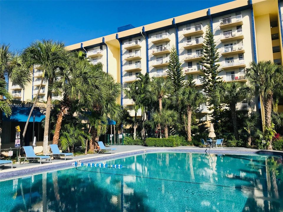 For Rent: $1,750 (1 beds, 1 baths, 605 Square Feet)