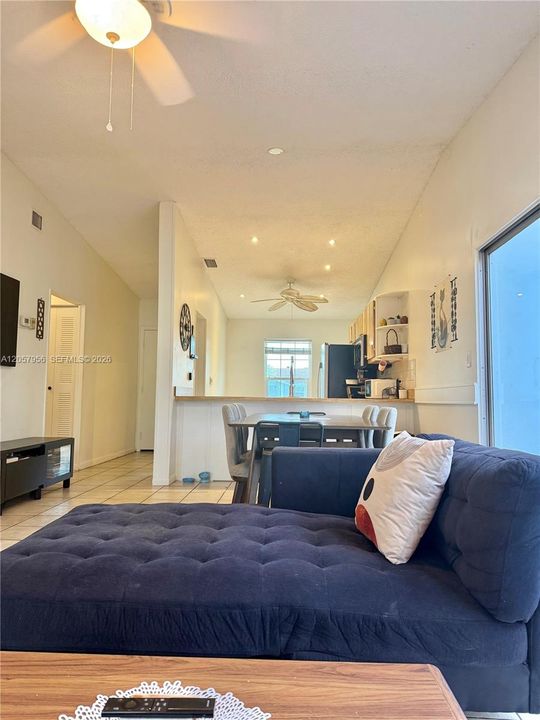 En Venta: $319,000 (2 camas, 2 baños, 984 Pies cuadrados)