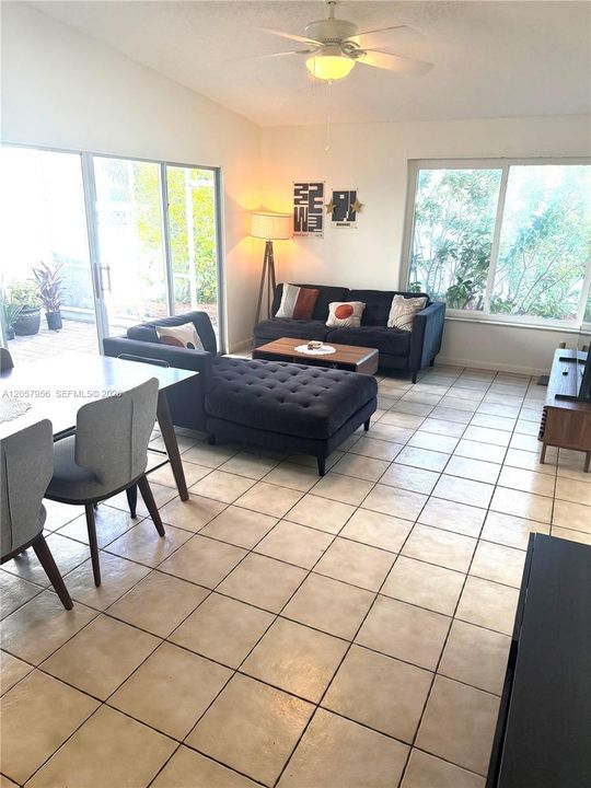 En Venta: $319,000 (2 camas, 2 baños, 984 Pies cuadrados)