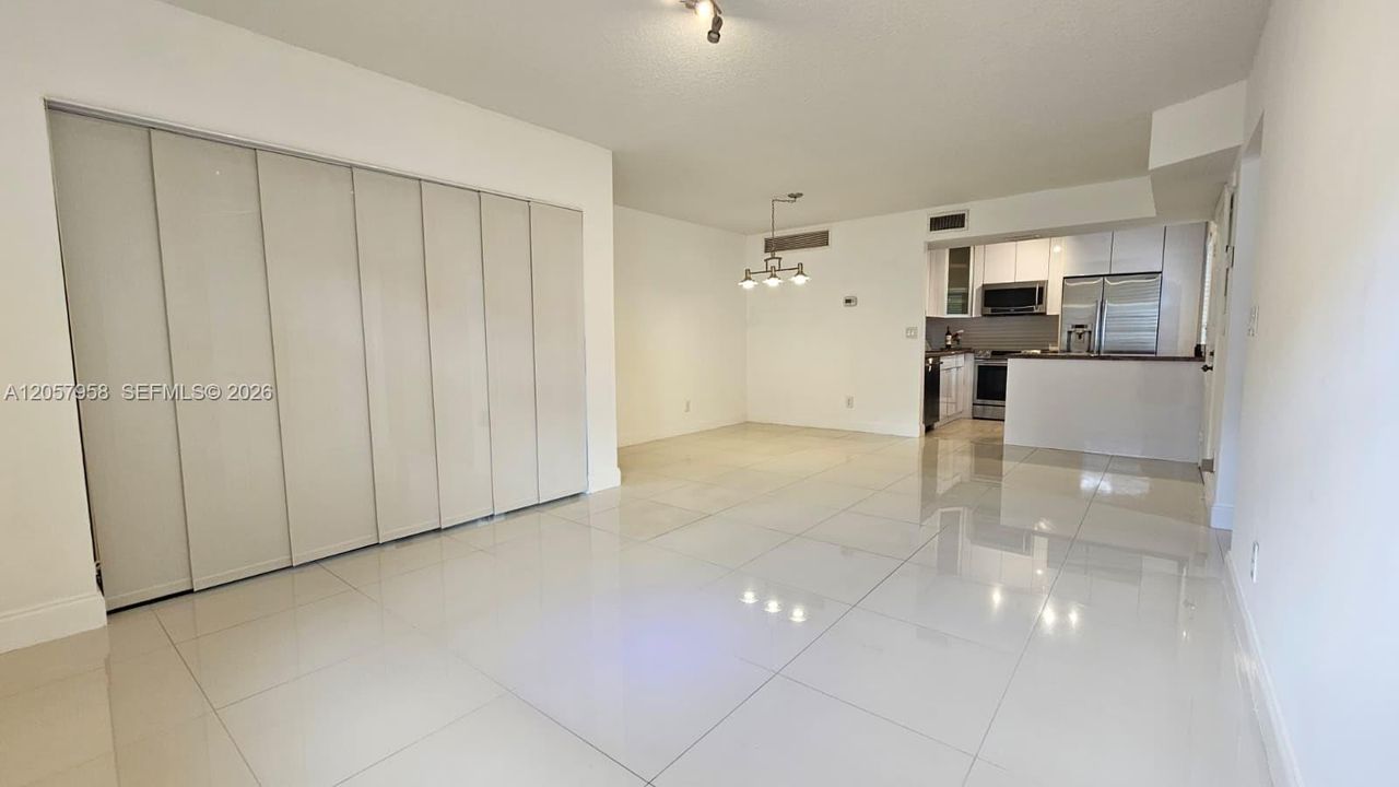 На продажу: $259,000 (2 спален, 2 ванн, 903 Квадратных фут)