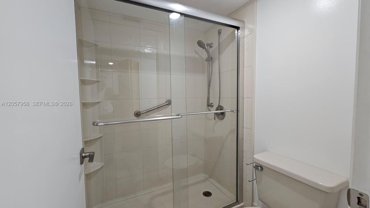 На продажу: $259,000 (2 спален, 2 ванн, 903 Квадратных фут)