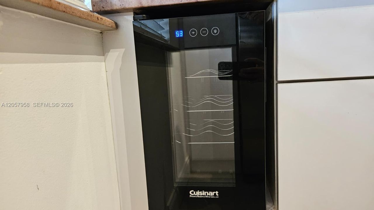 На продажу: $259,000 (2 спален, 2 ванн, 903 Квадратных фут)