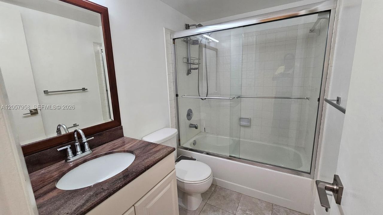 На продажу: $259,000 (2 спален, 2 ванн, 903 Квадратных фут)