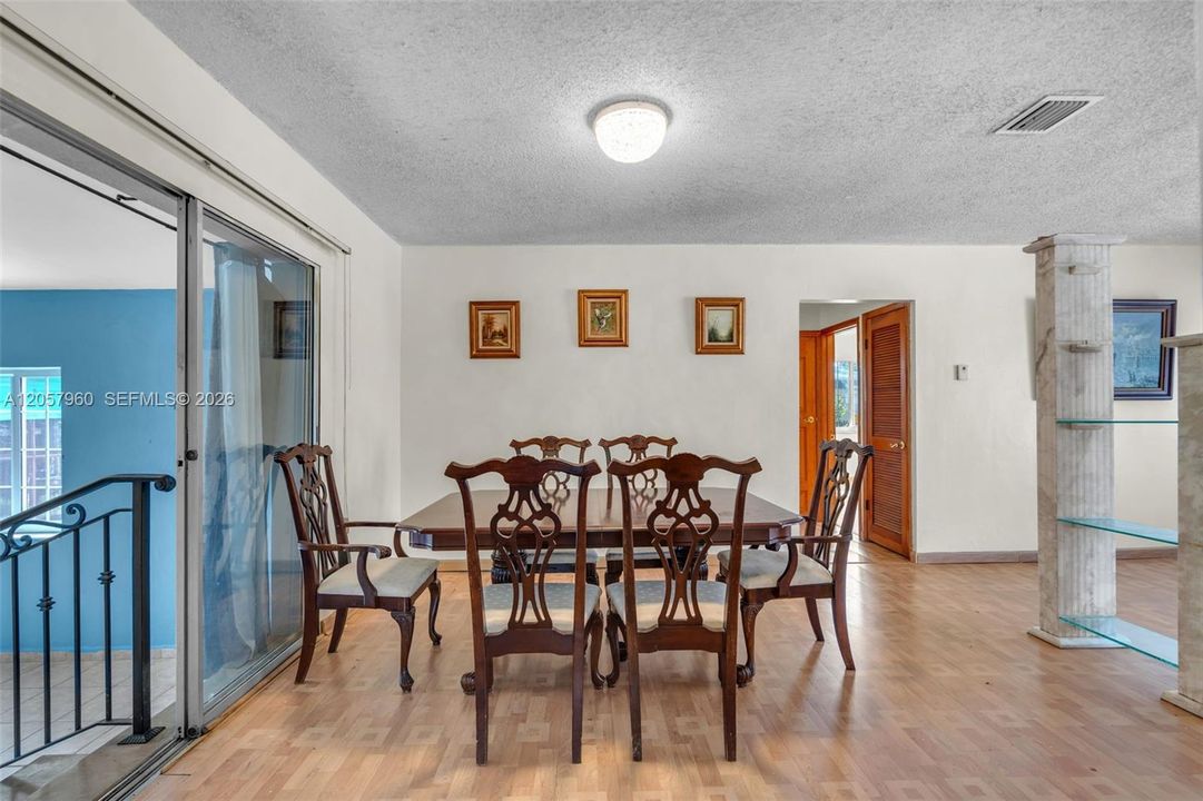 На продажу: $579,900 (3 спален, 2 ванн, 1235 Квадратных фут)