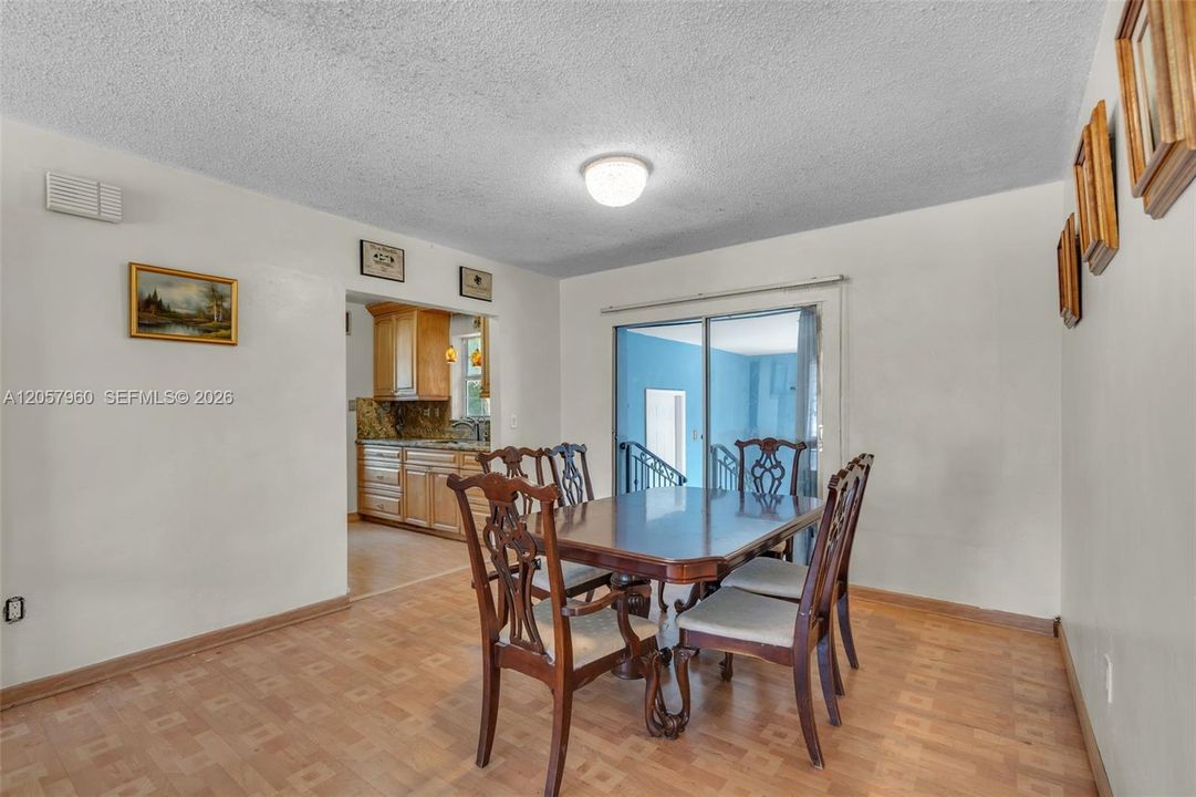 На продажу: $579,900 (3 спален, 2 ванн, 1235 Квадратных фут)
