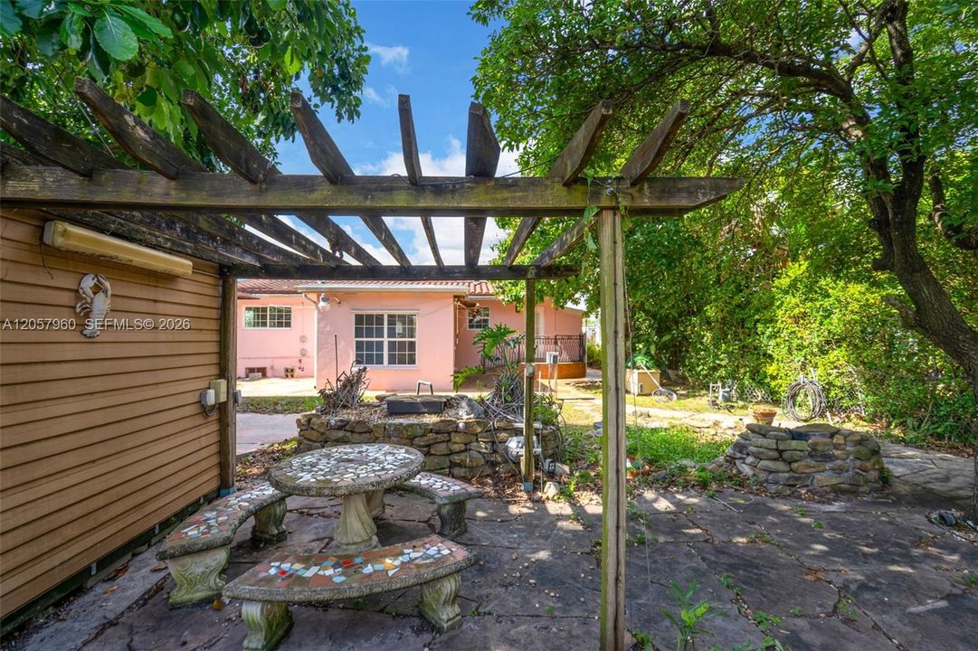 На продажу: $579,900 (3 спален, 2 ванн, 1235 Квадратных фут)