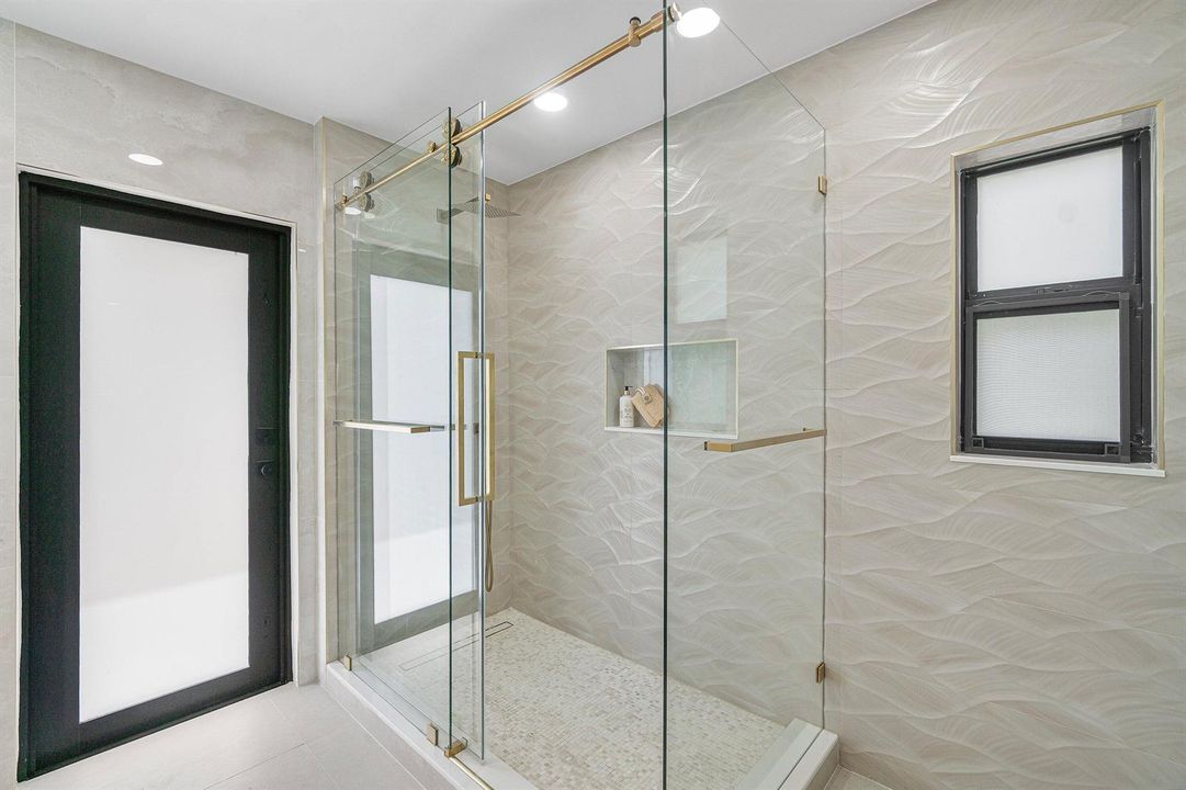 028-2708Northeast1stAvenue-WiltonManors-