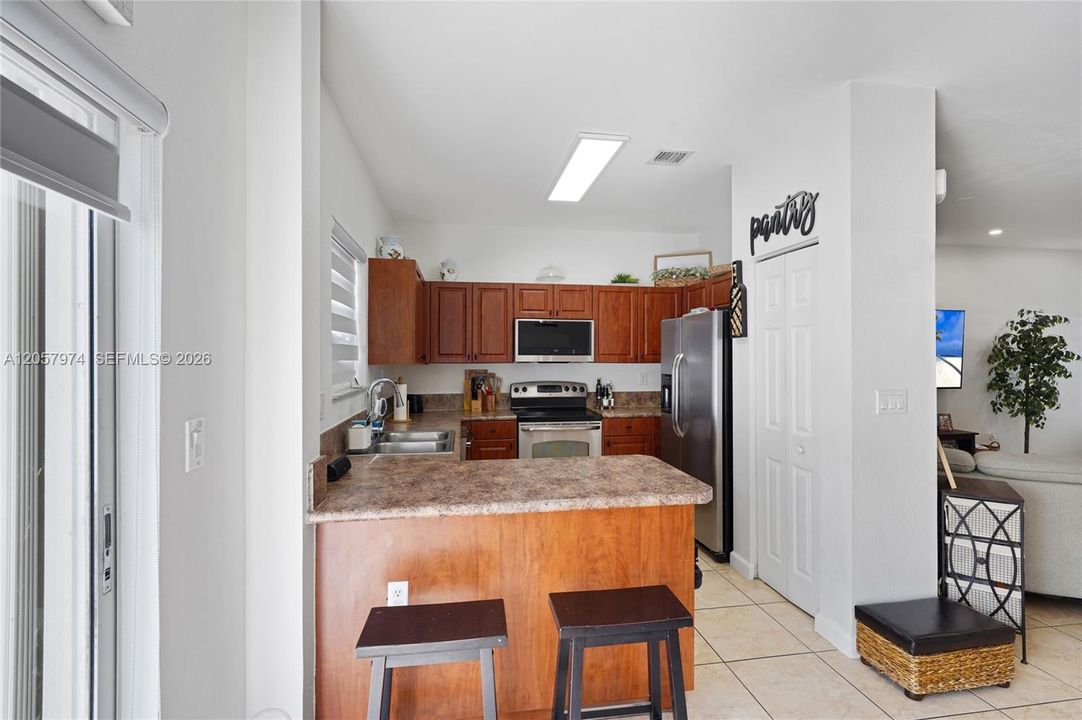 В аренду: $2,800 (3 спален, 2 ванн, 1416 Квадратных фут)