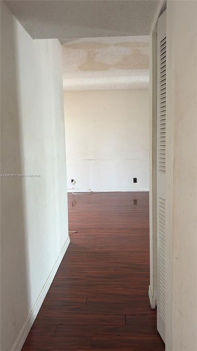 На продажу: $140,000 (2 спален, 1 ванн, 1025 Квадратных фут)
