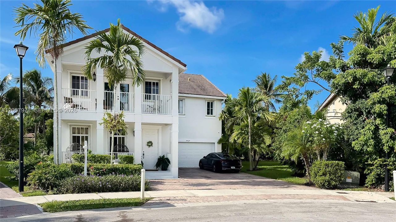 En Venta: $615,000 (6 camas, 4 baños, 3678 Pies cuadrados)