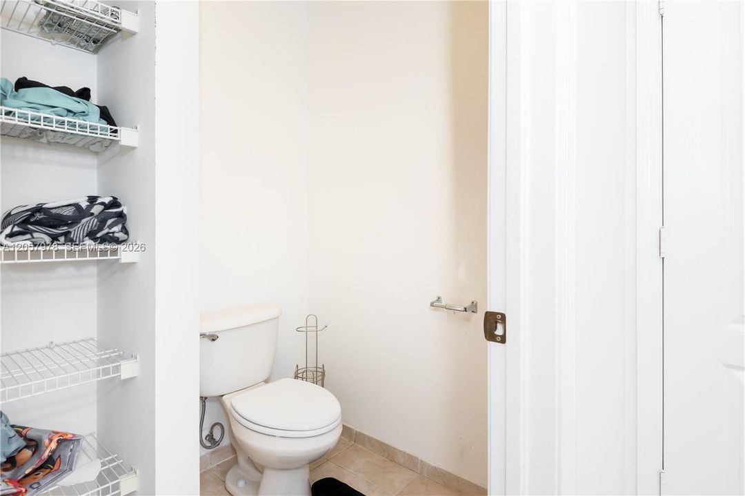 En Venta: $615,000 (6 camas, 4 baños, 3678 Pies cuadrados)