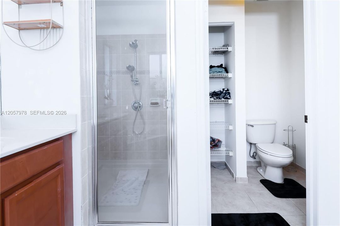 En Venta: $615,000 (6 camas, 4 baños, 3678 Pies cuadrados)
