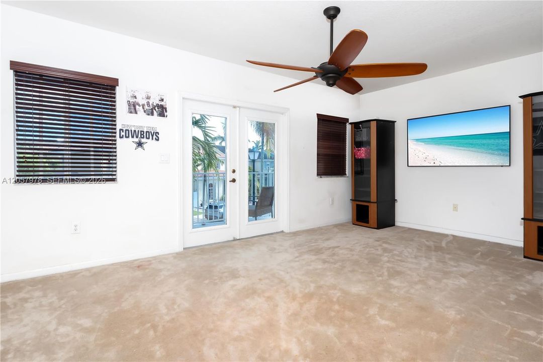En Venta: $615,000 (6 camas, 4 baños, 3678 Pies cuadrados)