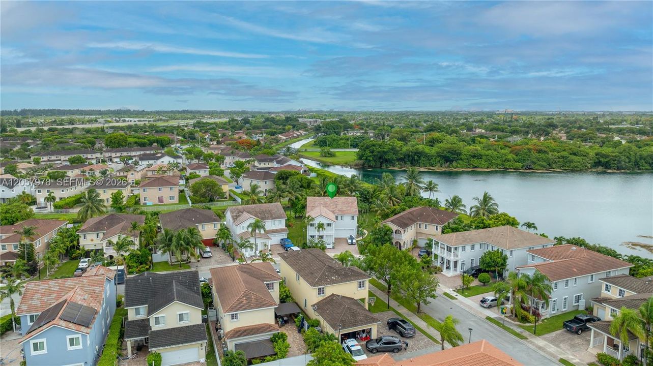 En Venta: $615,000 (6 camas, 4 baños, 3678 Pies cuadrados)
