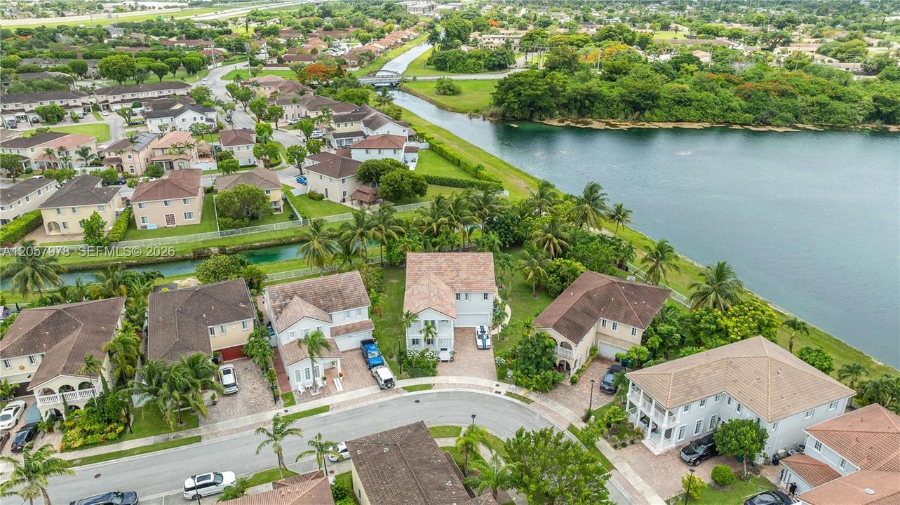 En Venta: $615,000 (6 camas, 4 baños, 3678 Pies cuadrados)