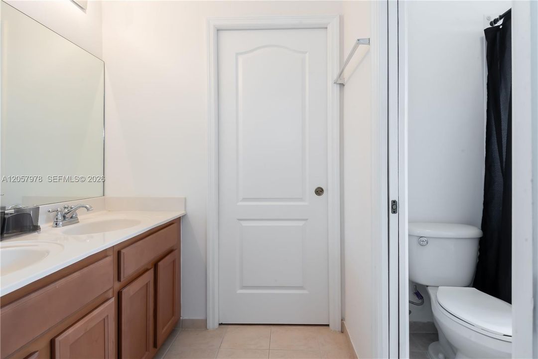 En Venta: $615,000 (6 camas, 4 baños, 3678 Pies cuadrados)