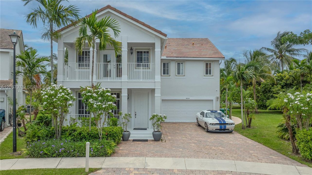 En Venta: $615,000 (6 camas, 4 baños, 3678 Pies cuadrados)