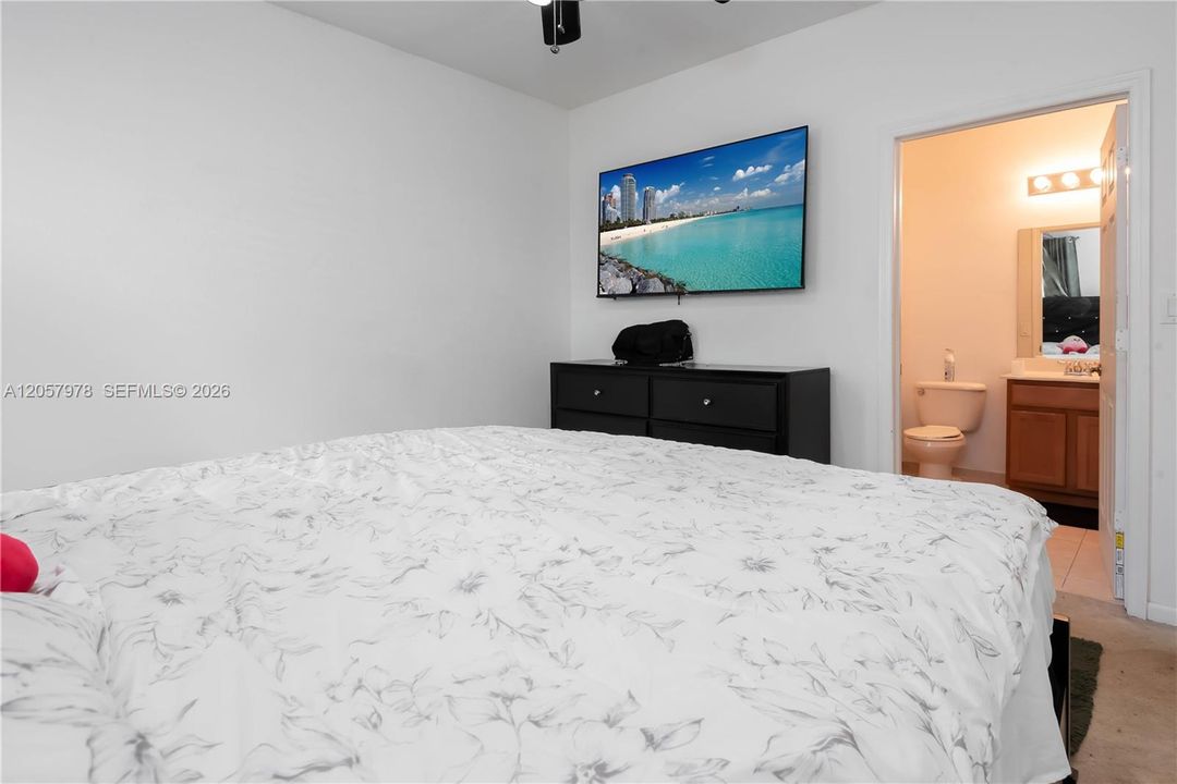 En Venta: $615,000 (6 camas, 4 baños, 3678 Pies cuadrados)