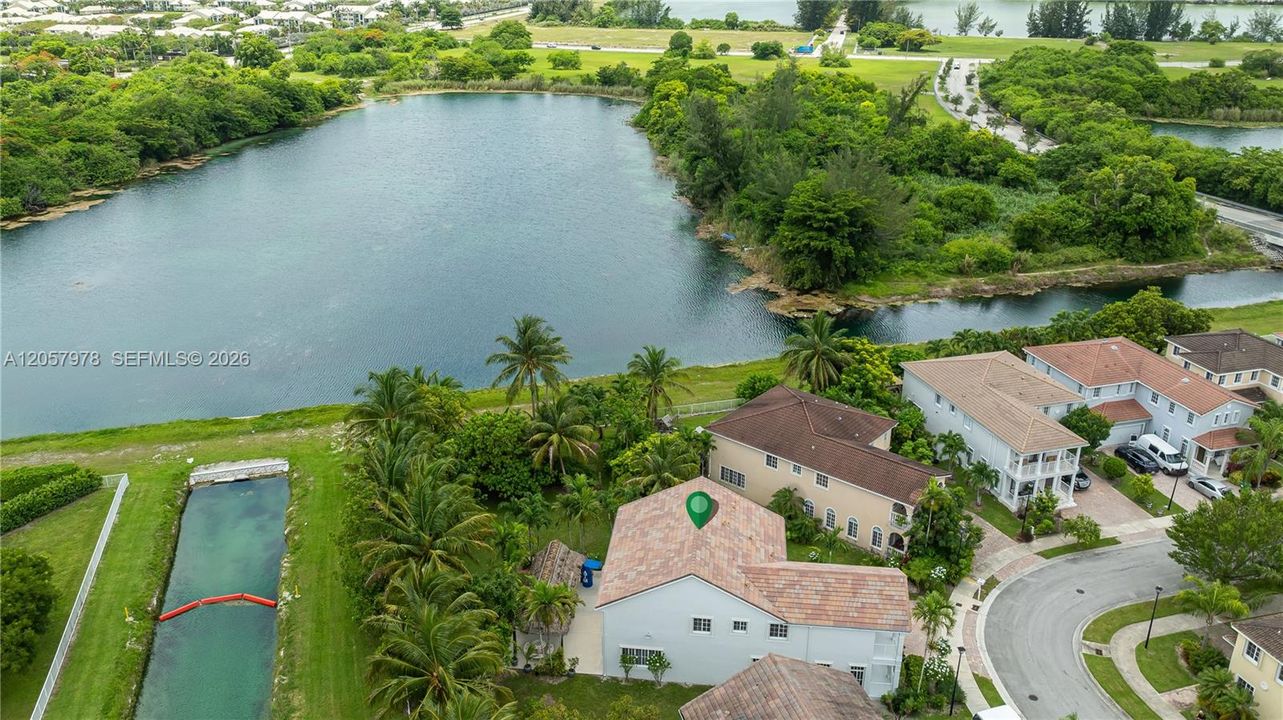 En Venta: $615,000 (6 camas, 4 baños, 3678 Pies cuadrados)