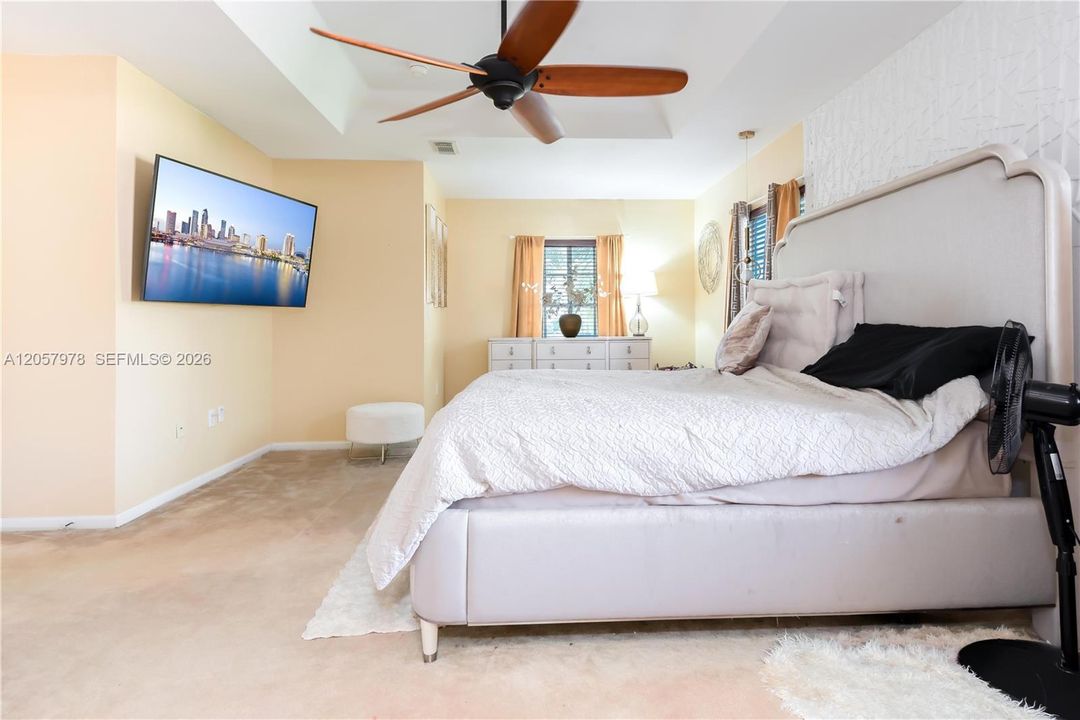 En Venta: $615,000 (6 camas, 4 baños, 3678 Pies cuadrados)