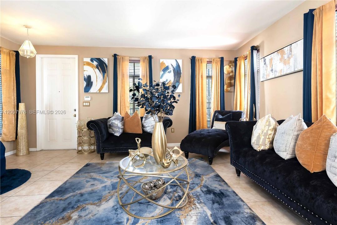 En Venta: $615,000 (6 camas, 4 baños, 3678 Pies cuadrados)