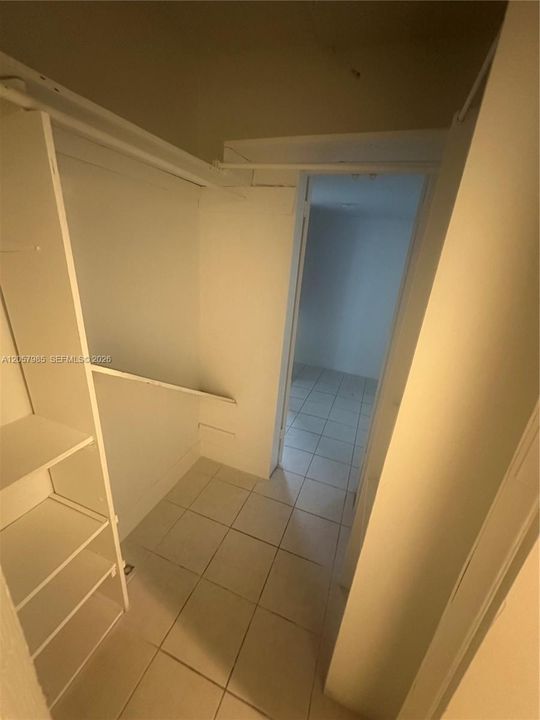 En Renta: $2,400 (3 camas, 2 baños, 2475 Pies cuadrados)