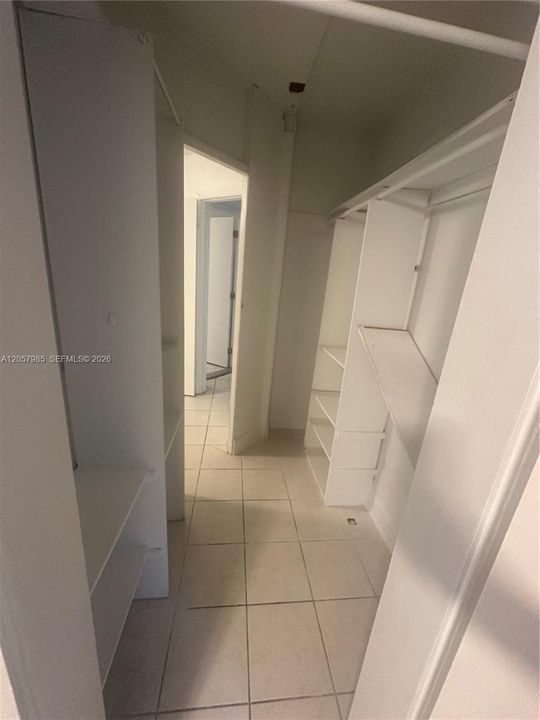 En Renta: $2,400 (3 camas, 2 baños, 2475 Pies cuadrados)