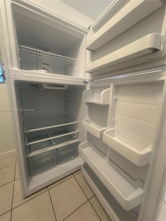 En Renta: $2,400 (3 camas, 2 baños, 2475 Pies cuadrados)