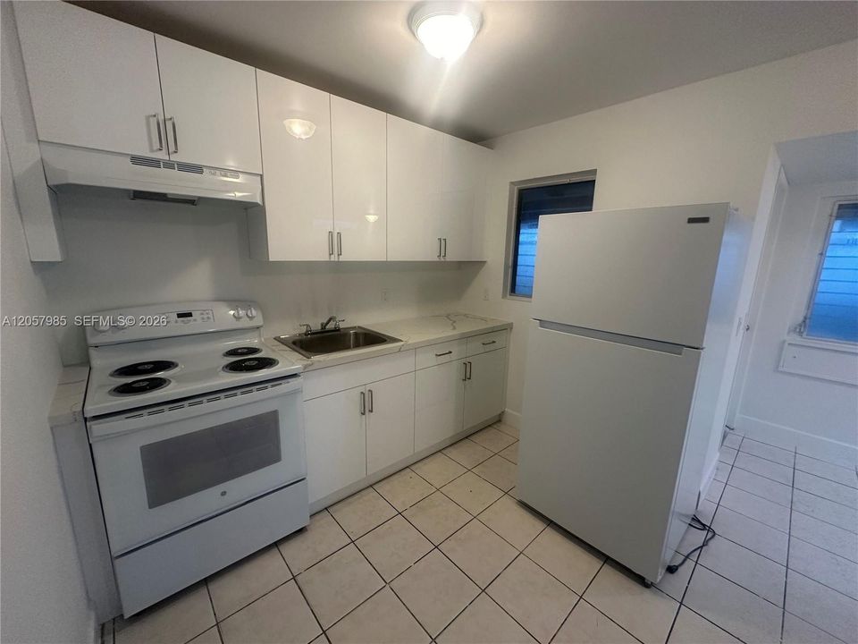 En Renta: $2,400 (3 camas, 2 baños, 2475 Pies cuadrados)