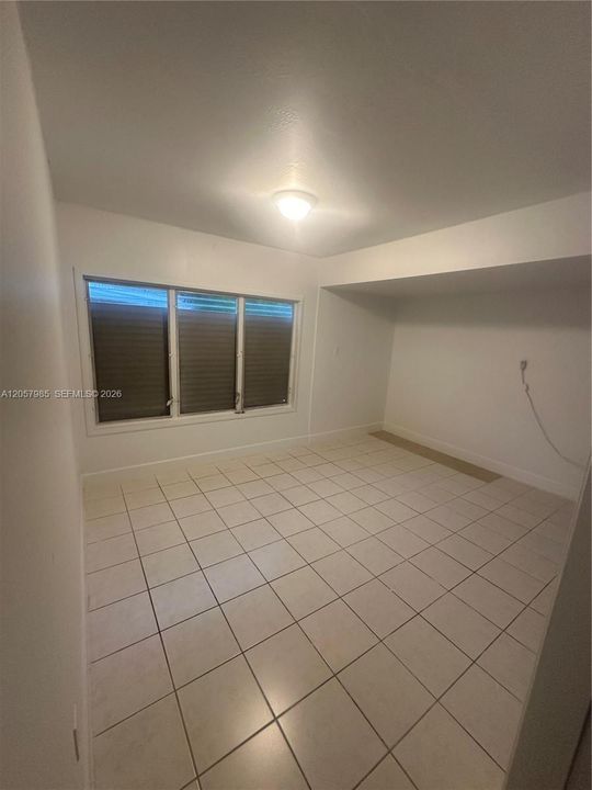 En Renta: $2,400 (3 camas, 2 baños, 2475 Pies cuadrados)