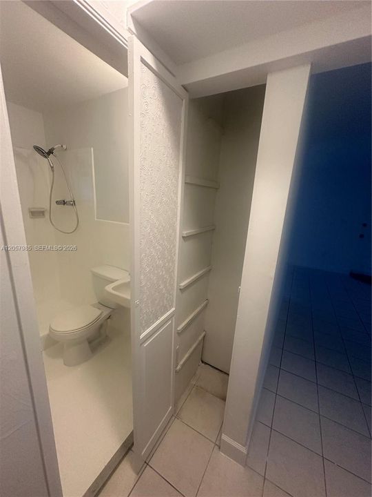 En Renta: $2,400 (3 camas, 2 baños, 2475 Pies cuadrados)