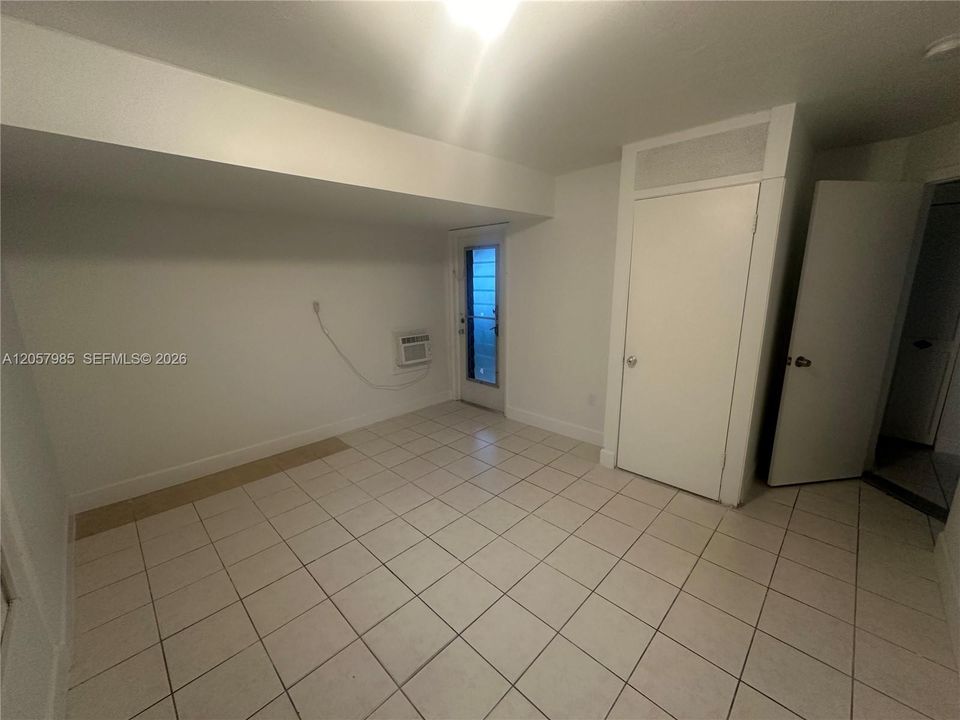 En Renta: $2,400 (3 camas, 2 baños, 2475 Pies cuadrados)