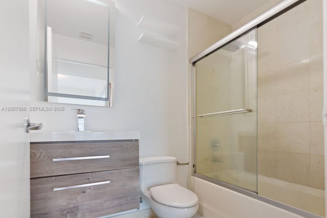 For Rent: $3,250 (1 beds, 1 baths, 802 Square Feet)