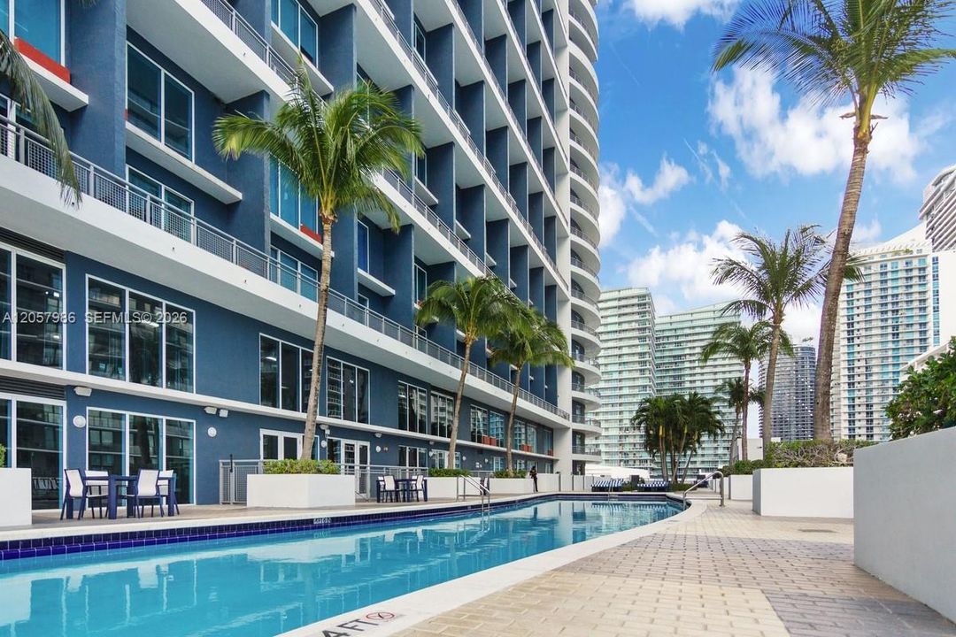 For Rent: $3,250 (1 beds, 1 baths, 802 Square Feet)