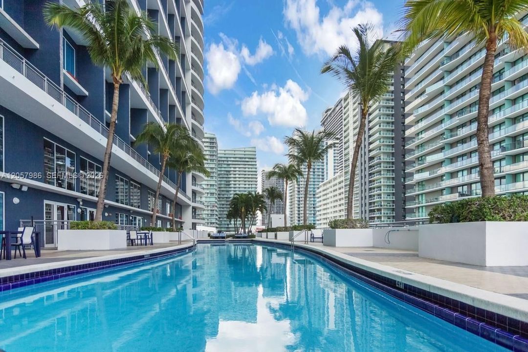 For Rent: $3,250 (1 beds, 1 baths, 802 Square Feet)