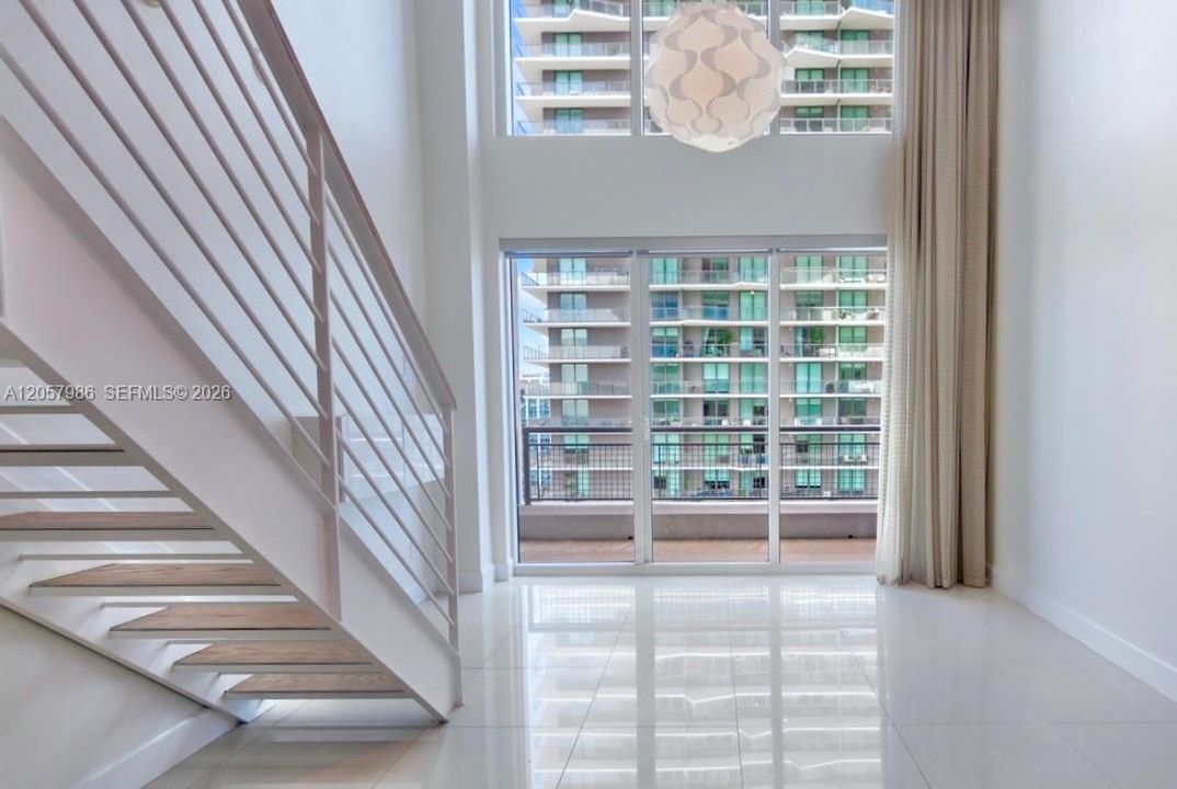 For Rent: $3,250 (1 beds, 1 baths, 802 Square Feet)