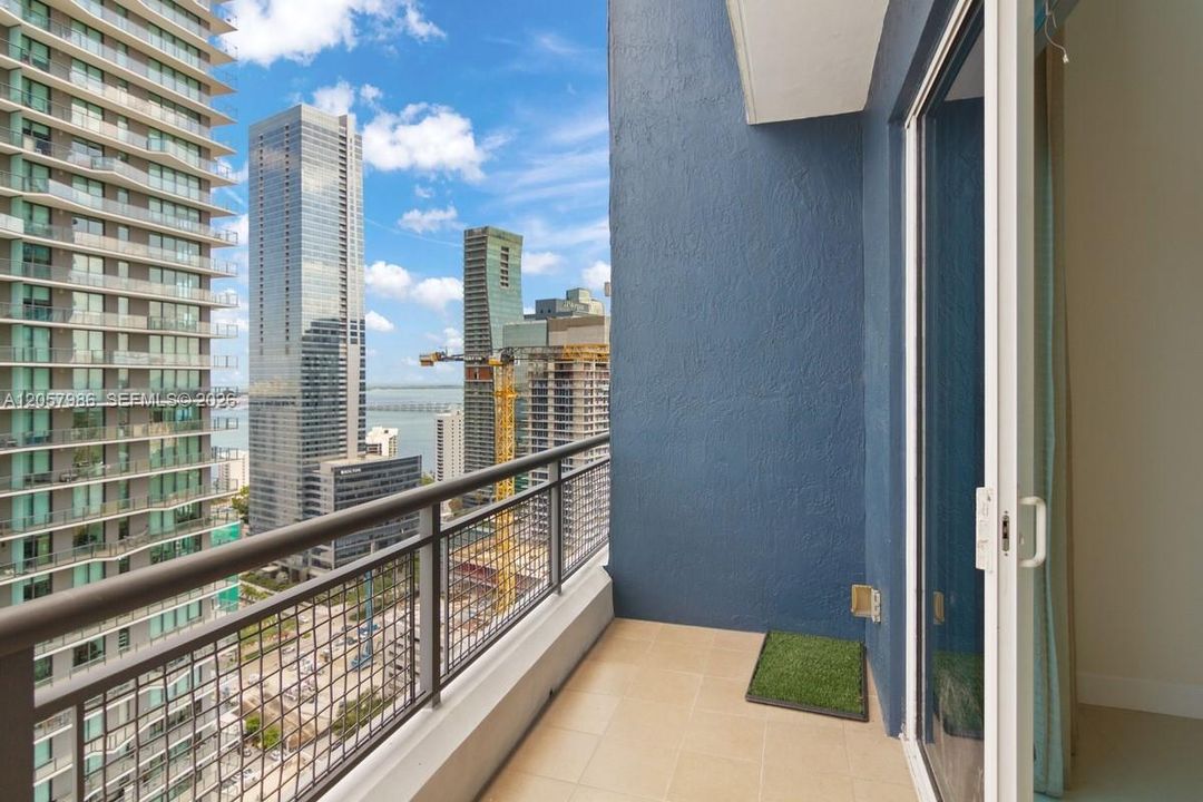 For Rent: $3,250 (1 beds, 1 baths, 802 Square Feet)