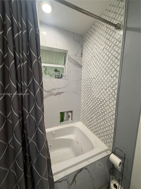 En Venta: $635,000 (3 camas, 3 baños, 1755 Pies cuadrados)