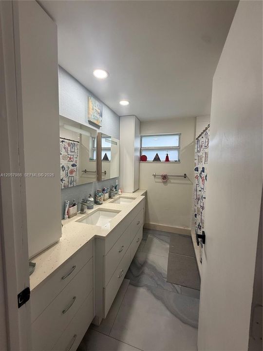 En Venta: $635,000 (3 camas, 3 baños, 1755 Pies cuadrados)
